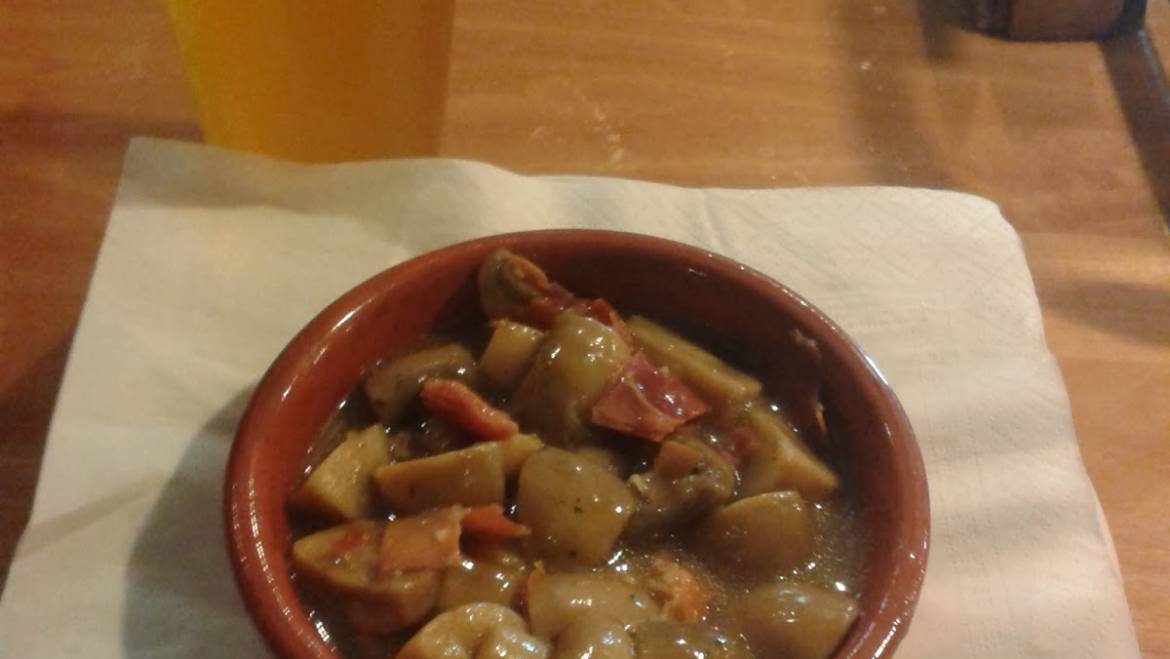 COCINA CON CERVEZA: CHAMPIS PICANTES CON JAMÓN